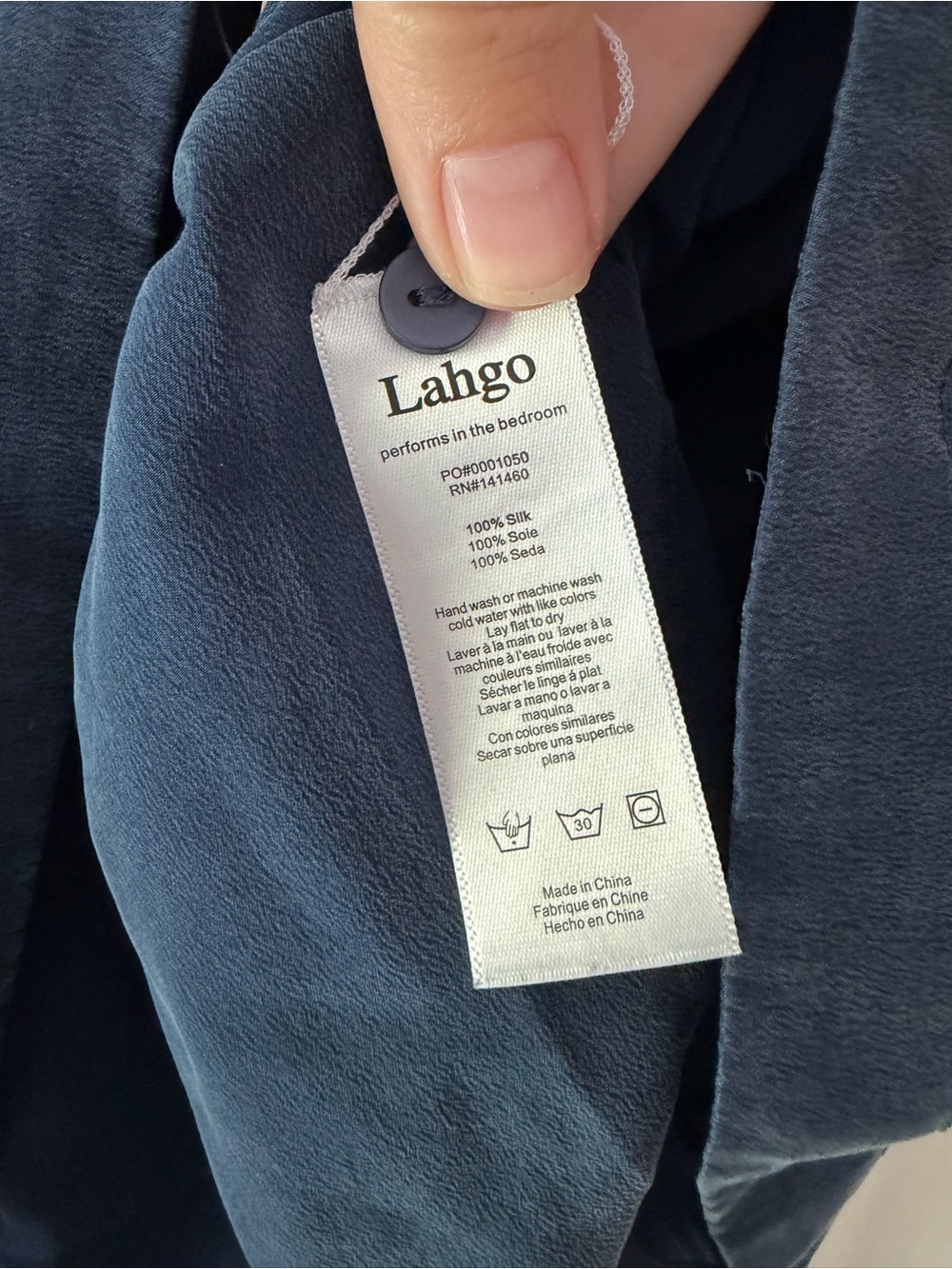 Lahgo Washable Silk Henley Sleep Shirt Mens Medium Navy Blue 100% Silk Top Lunya - Picture 4 of 5